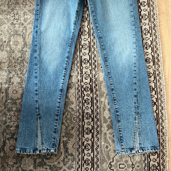 Good American Jeans - Picture 2 of 4